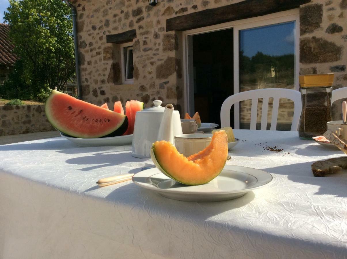 Gîte Des Vergnes Esse Extérieur photo